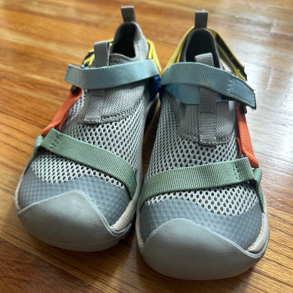 Teva Outflow Universal Water Shoe | Kids size 3 | Rainbow - Picture 2 of 6